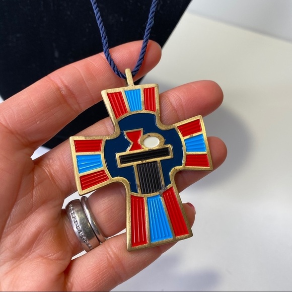 Vintage Terra Sancta Guild Enamel & Metal Eucharist Cross Pendant Necklace - Picture 3 of 8